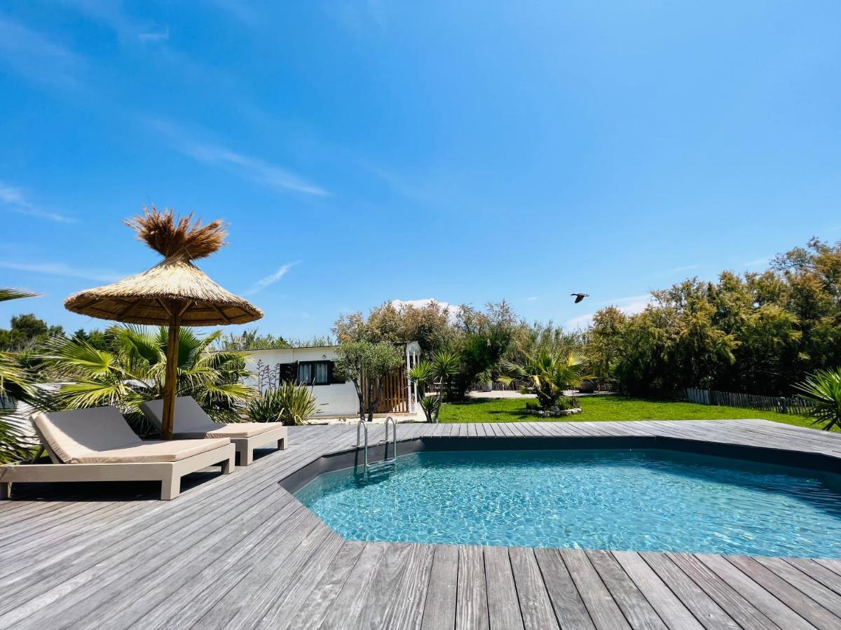 Cabane Le Flamant Avec Jardin, Piscine Et Parking Saintes-Maries-de-La-Mer Exterior foto