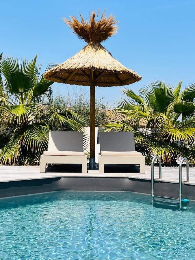 Cabane Le Flamant Avec Jardin, Piscine Et Parking Saintes-Maries-de-La-Mer Exterior foto